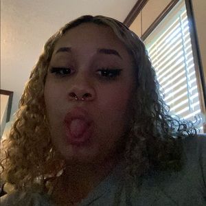 Meet your Posher, Adrieana